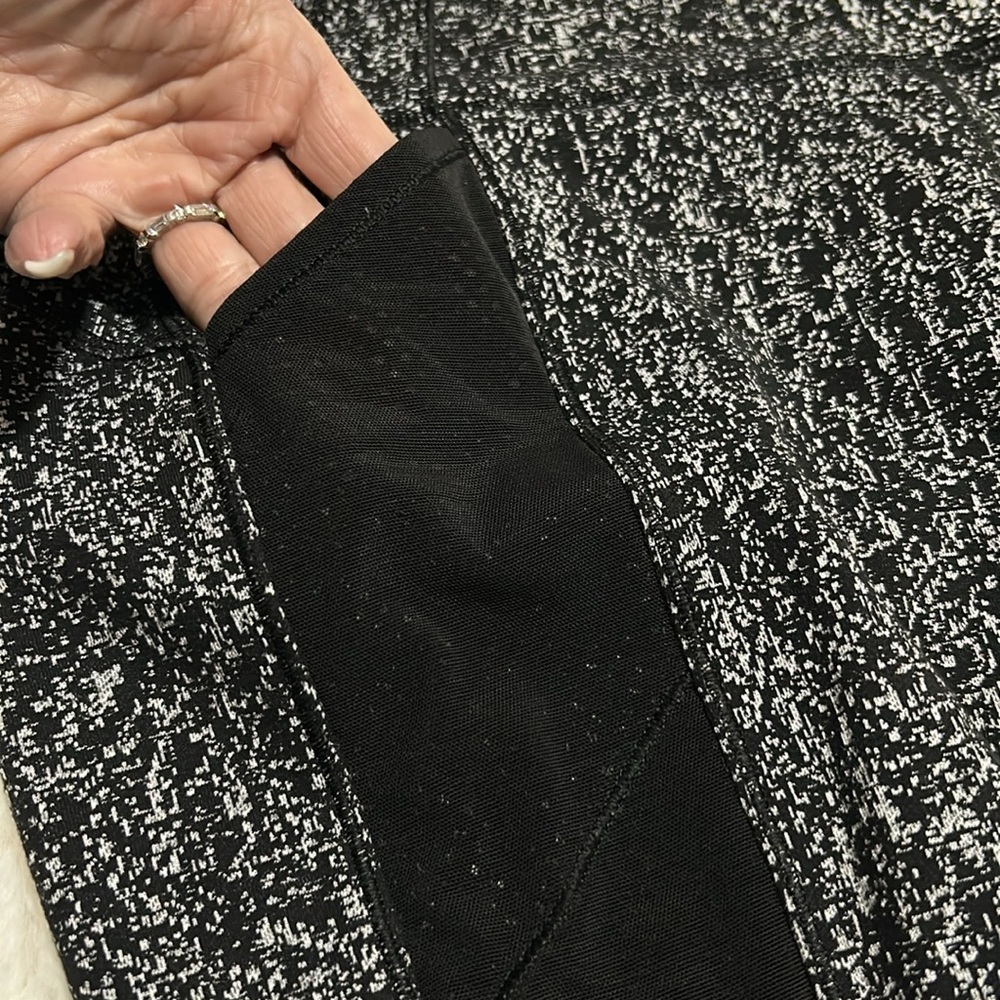 Lululemon Fit Crop Legging - Picture 4 of 7